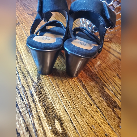 Eűro Soft by Sőft Suede Heel - Picture 3 of 7